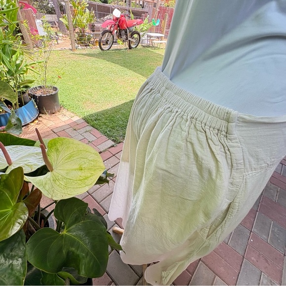 Harem Pants Cream Wide Leg Pants w/ Relaxed Fit in excellent condition like new! - Picture 8 of 10